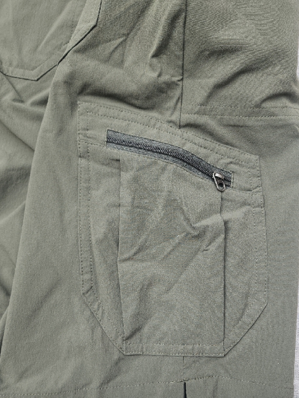 Patagonia Women's Olive Cargo Shorts - Dark Green - Picture 5 of 6